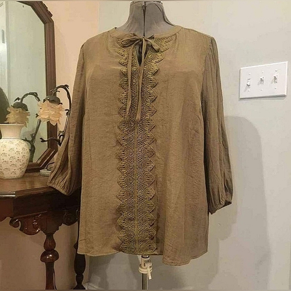 NEW 2X Green Blouse w/Lace Detailing